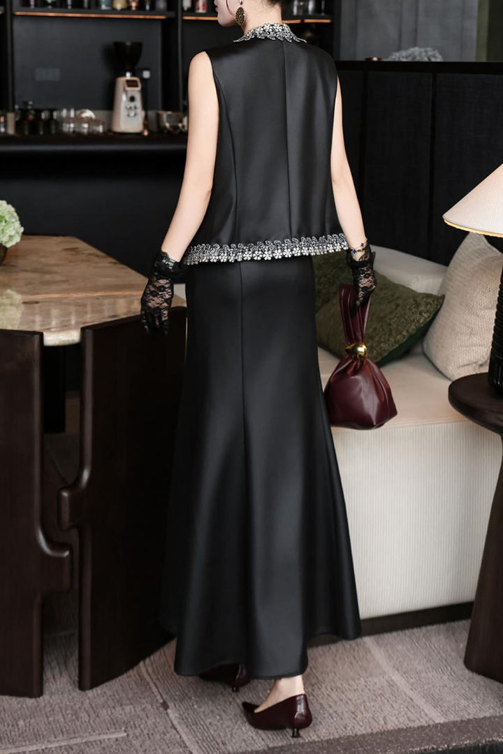 فستان بدون أكمام مُفصّل مع صدرية مُزخرفة مفتوحة من الأمام – داريا