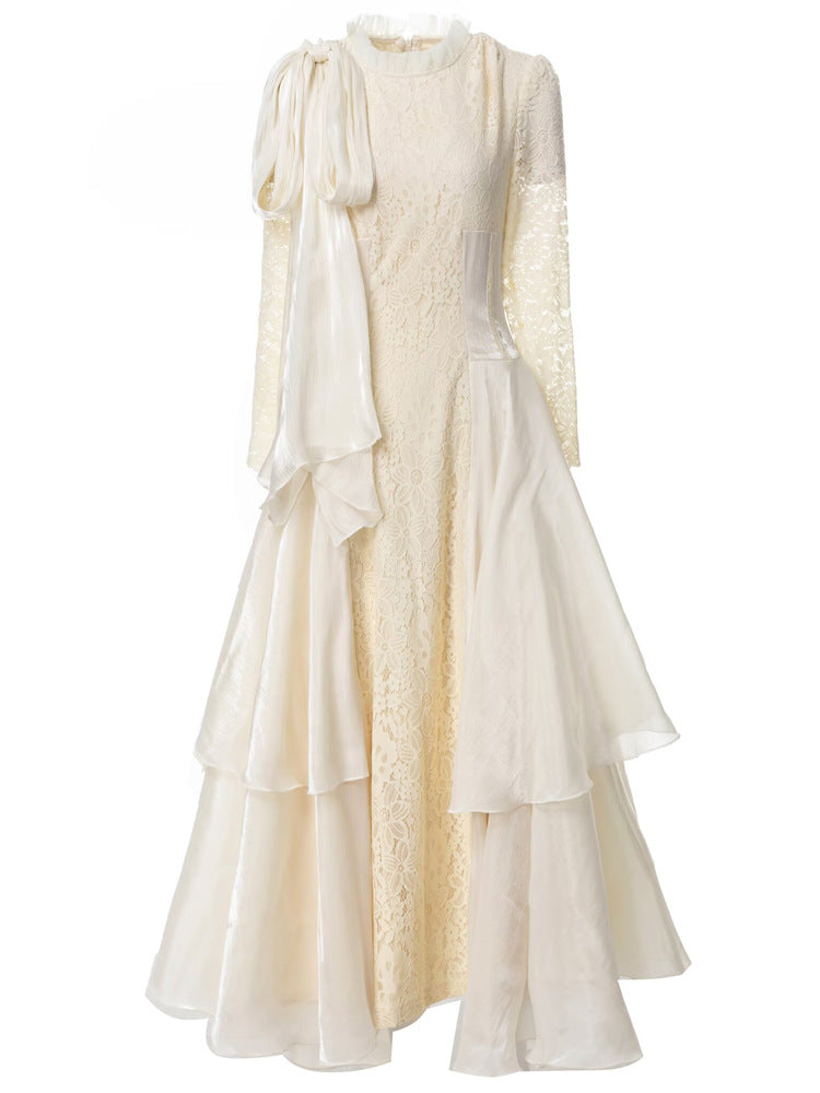 فستان طويل من الدانتيل مع تنورة غير متماثلة متعددة الطبقات - أوريليفا
