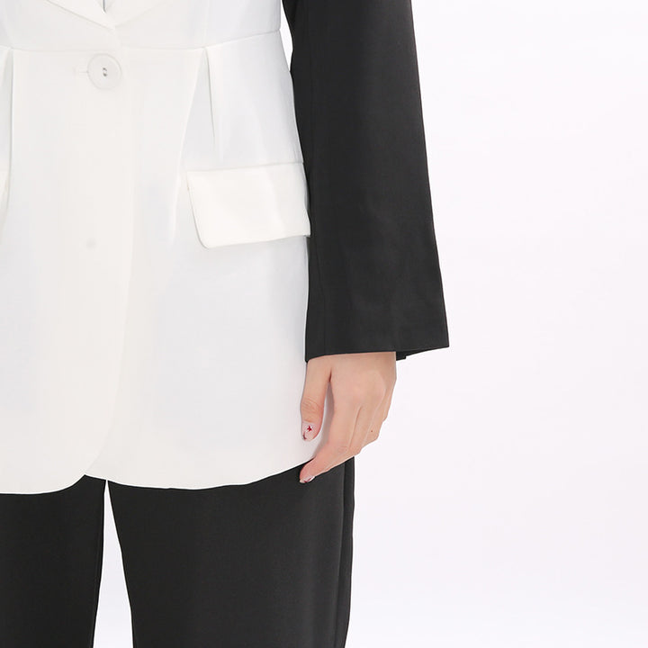 بليزر ثنائي اللون بتصميم منحوت مع صدرية مشدّة – أبيض