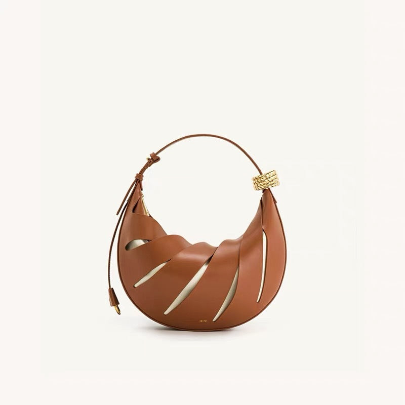 بلوزة مخملية بأكمام طويلة وياقة مزينة – تامر