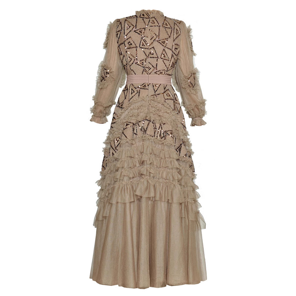 فستان تول مطرز هندسيًا مع كشكشة متعددة الطبقات – كاميلا