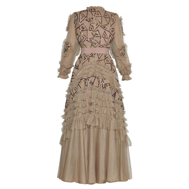 فستان تول مطرز هندسيًا مع كشكشة متعددة الطبقات – كاميلا