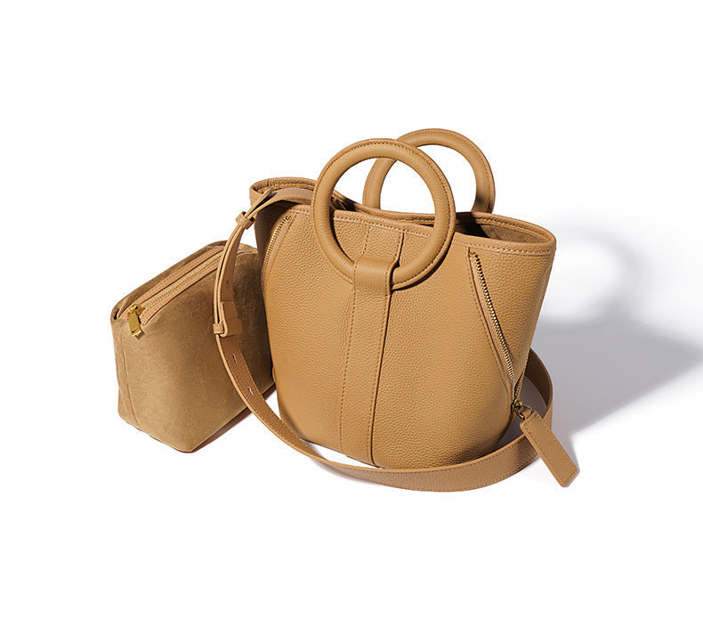 编织藤条手提包，配有双层皮革手柄 – LÉONIE 