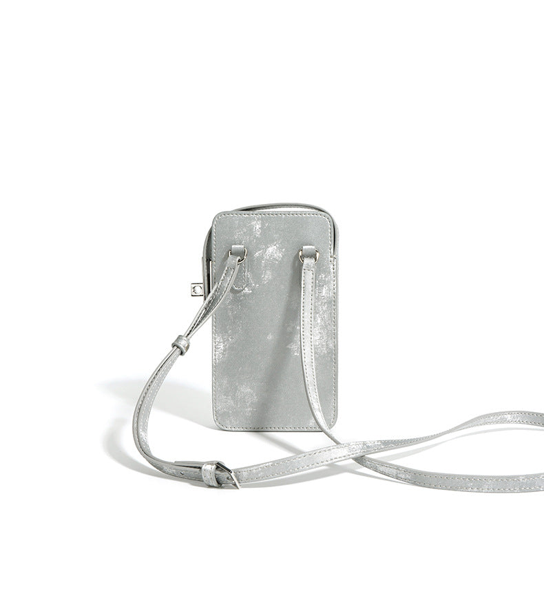 编织藤条手提包，配有双层皮革手柄 – LÉONIE 