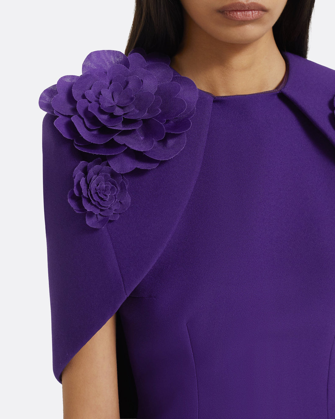 فستان عمودي مع عباءة مزينة بالزهور – فيولا