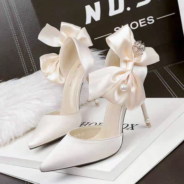 High-heeled pointed shoe with side bow