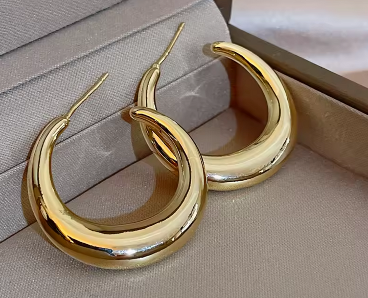 أقراط هلالية جريئة من الذهب المصقول – أولنو