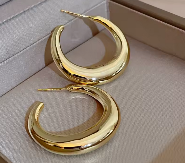 أقراط هلالية جريئة من الذهب المصقول – أولنو