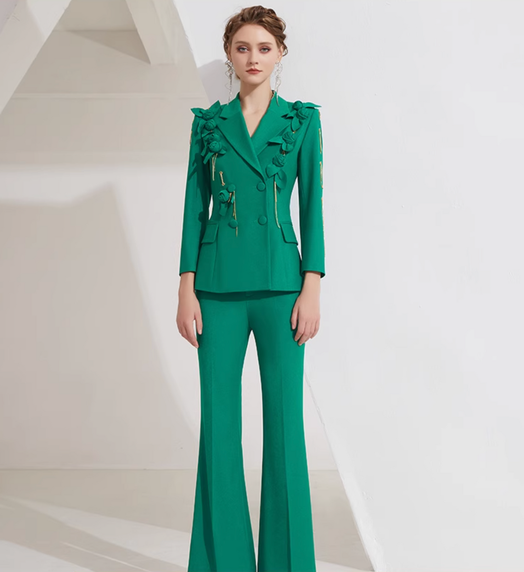 tailored flare suit with floral appliqué and gold chain – EMERLAH