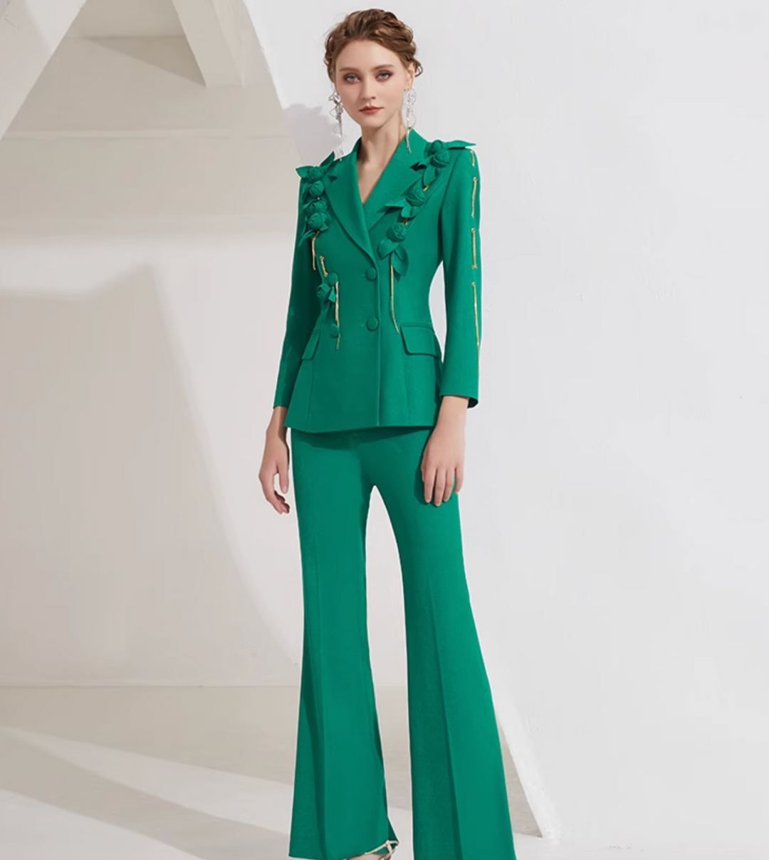 tailored flare suit with floral appliqué and gold chain – EMERLAH