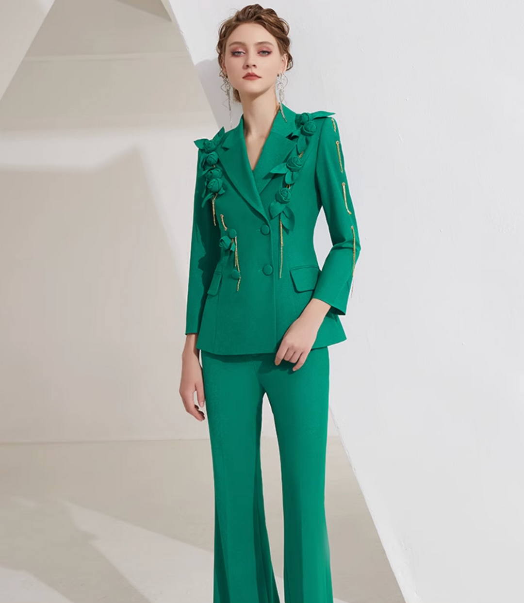 tailored flare suit with floral appliqué and gold chain – EMERLAH
