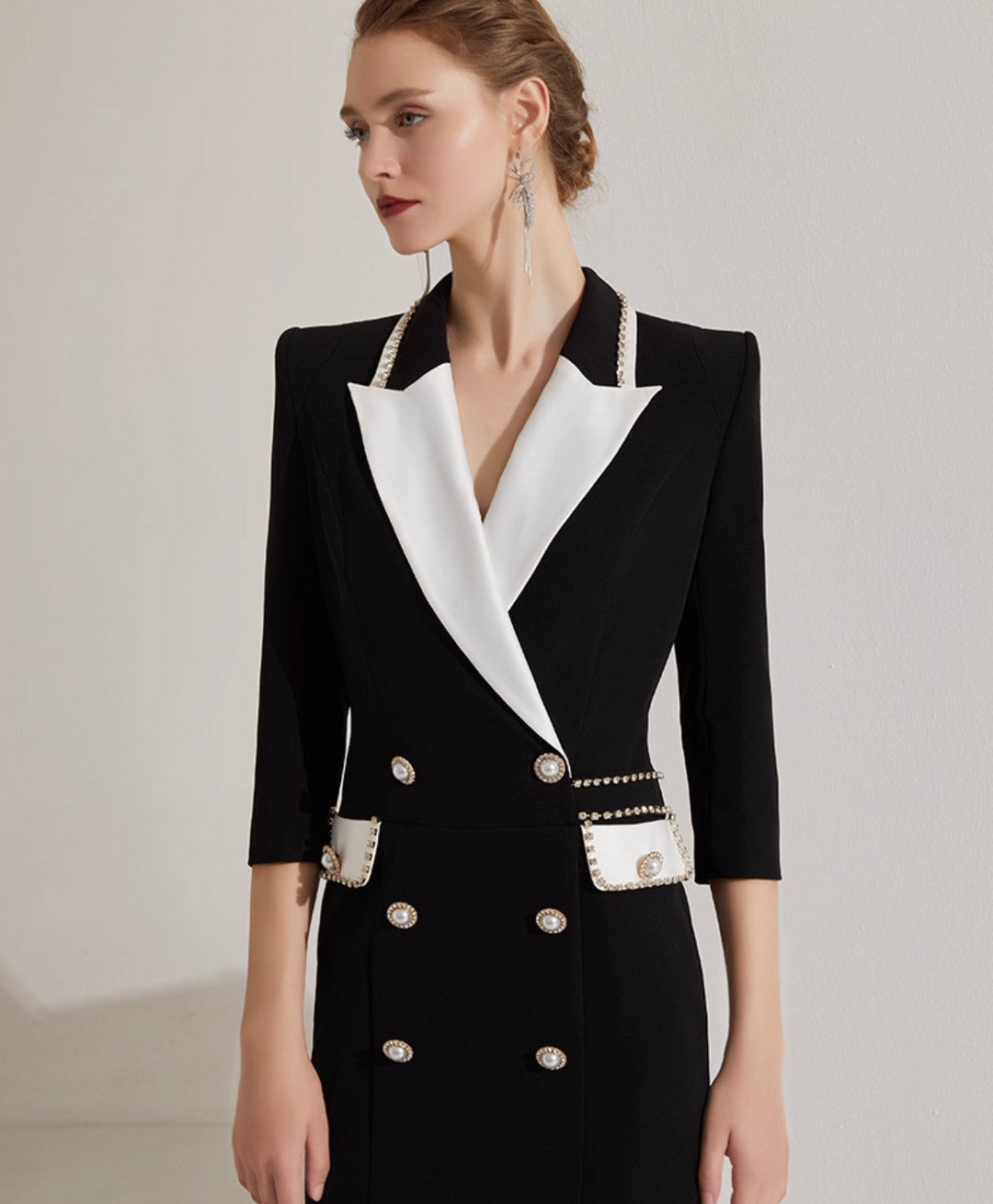 op maat gemaakte flare-pak met satijnen pofmouwen – VALENCIA 