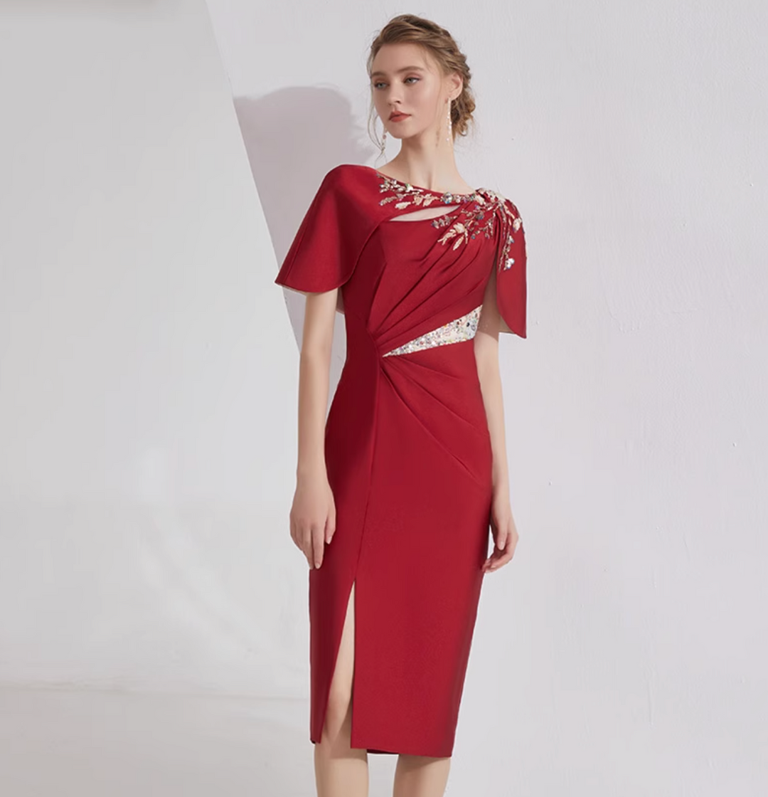 فستان غمد بأكمام على شكل رأس مع تطريز زهور بالترتر – كريمنا