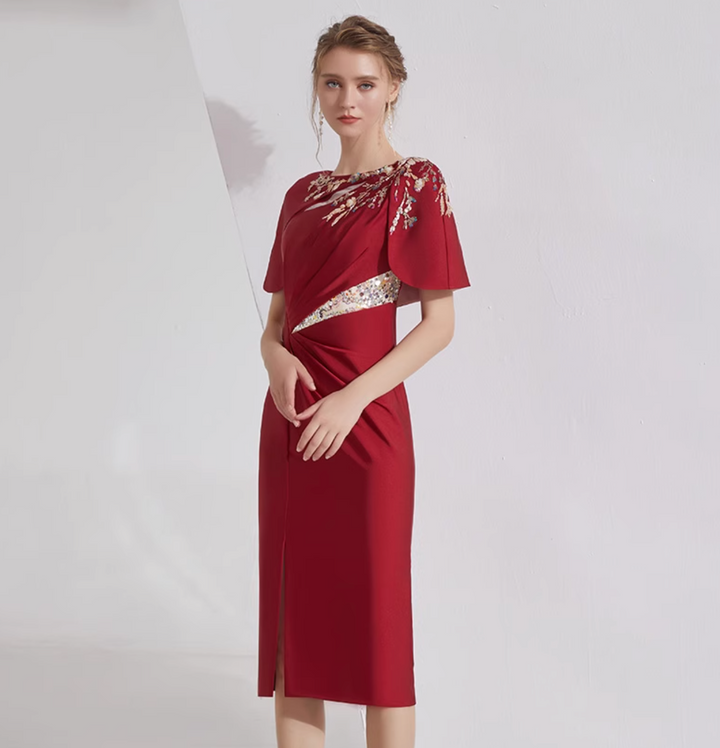 فستان غمد بأكمام على شكل رأس مع تطريز زهور بالترتر – كريمنا