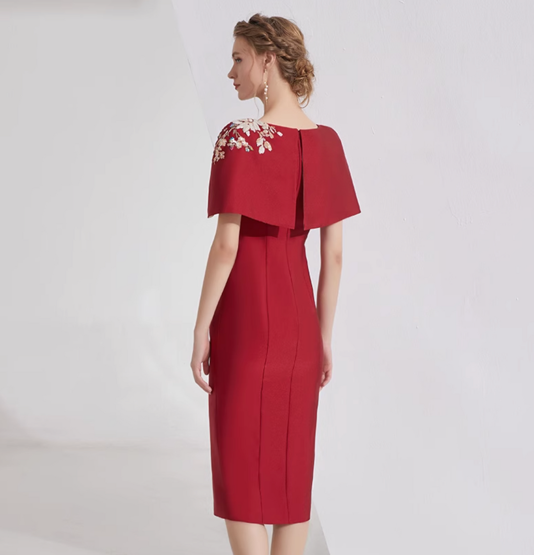 فستان غمد بأكمام على شكل رأس مع تطريز زهور بالترتر – كريمنا