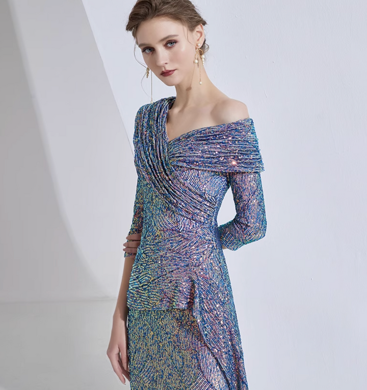 فستان ميدي مكشوف الكتفين مزين بالترتر مع صدّار منسدل – بريق