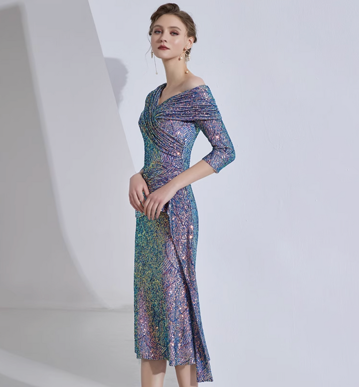 فستان ميدي مكشوف الكتفين مزين بالترتر مع صدّار منسدل – بريق