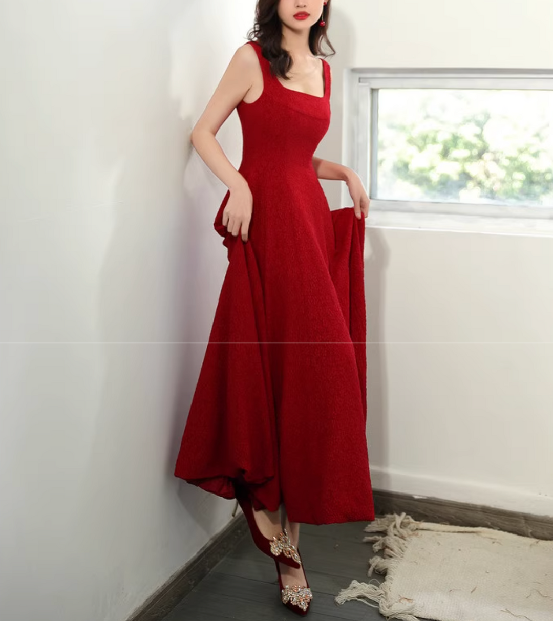 sleeveless A-line gown with square neckline – RUBINA