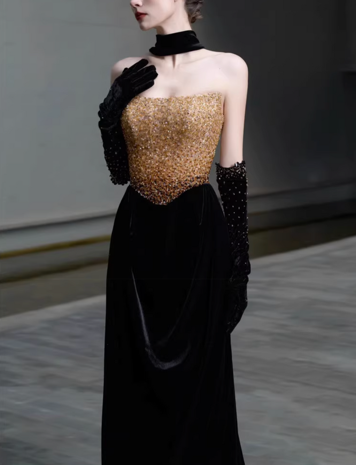 فستان مخملي بدون حمالات مزين بالكريستال – أوفيليا