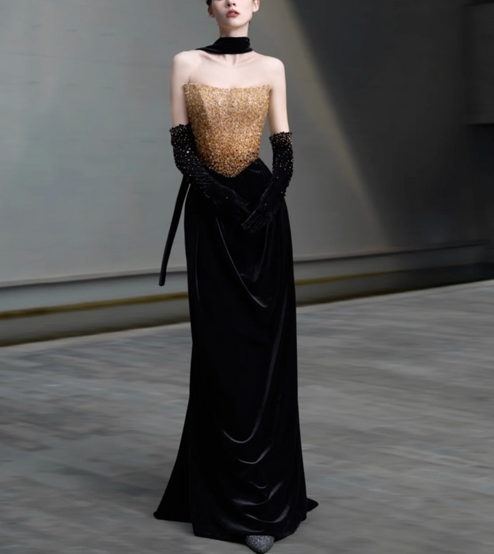 فستان مخملي بدون حمالات مزين بالكريستال – أوفيليا