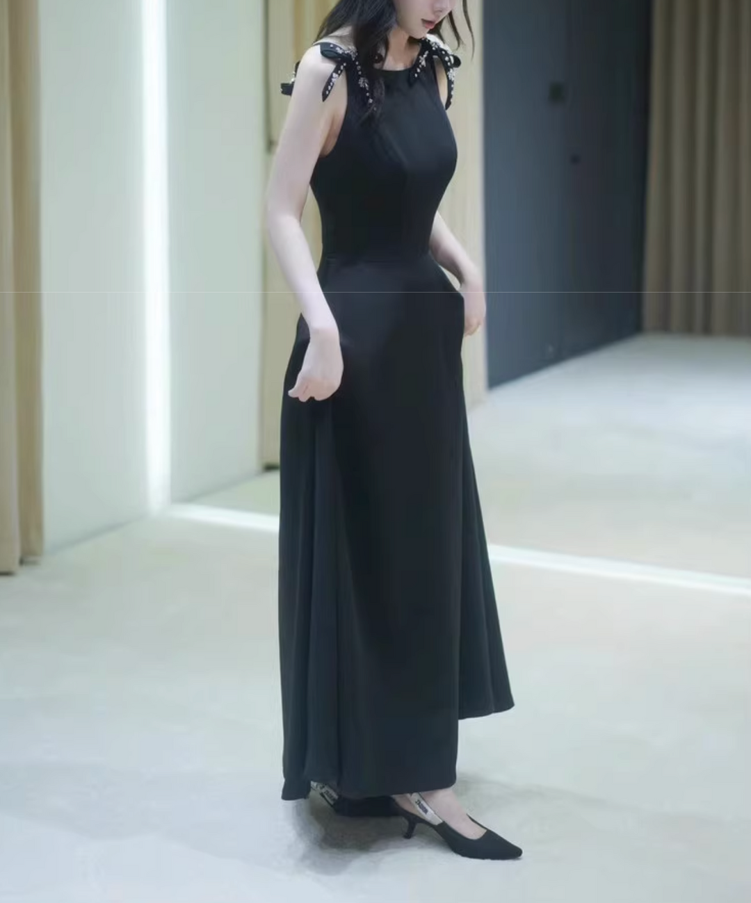 sleeveless flared dress with embellished bow straps – DELIIEN