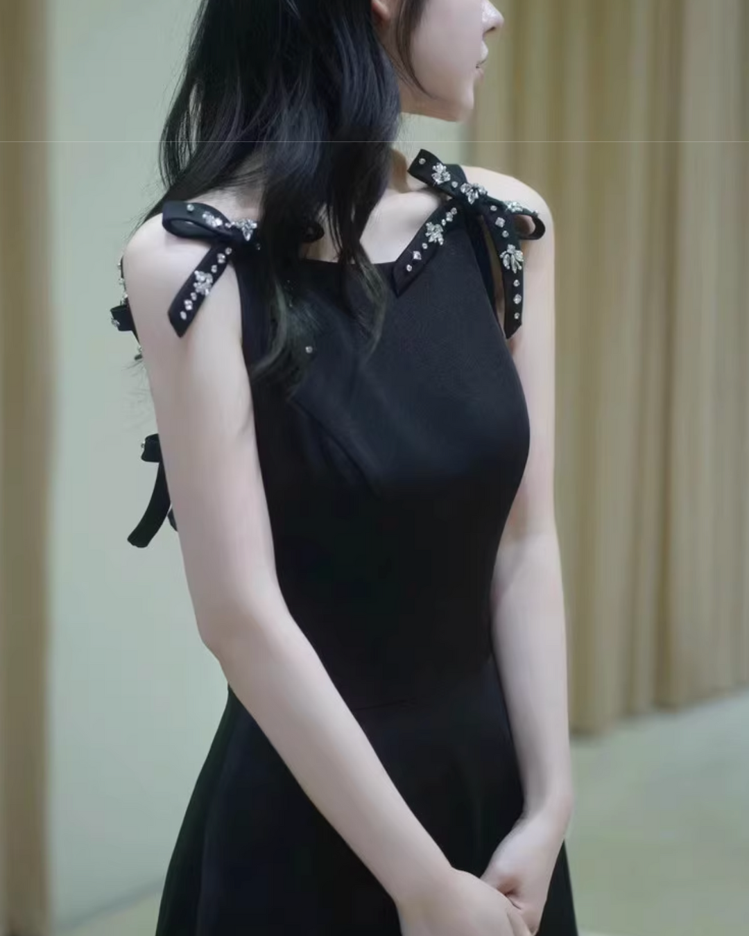 sleeveless flared dress with embellished bow straps – DELIIEN