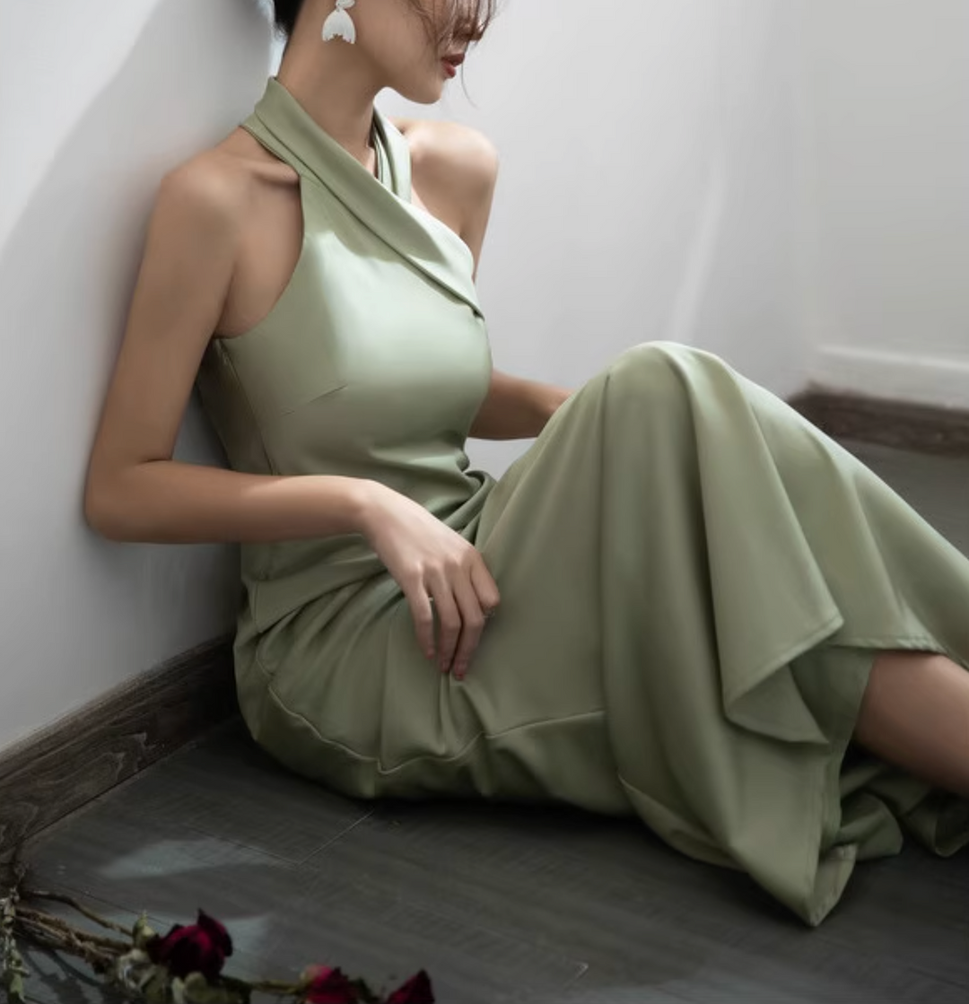 halter neck mermaid gown with cross-strap detail – SAGIIE