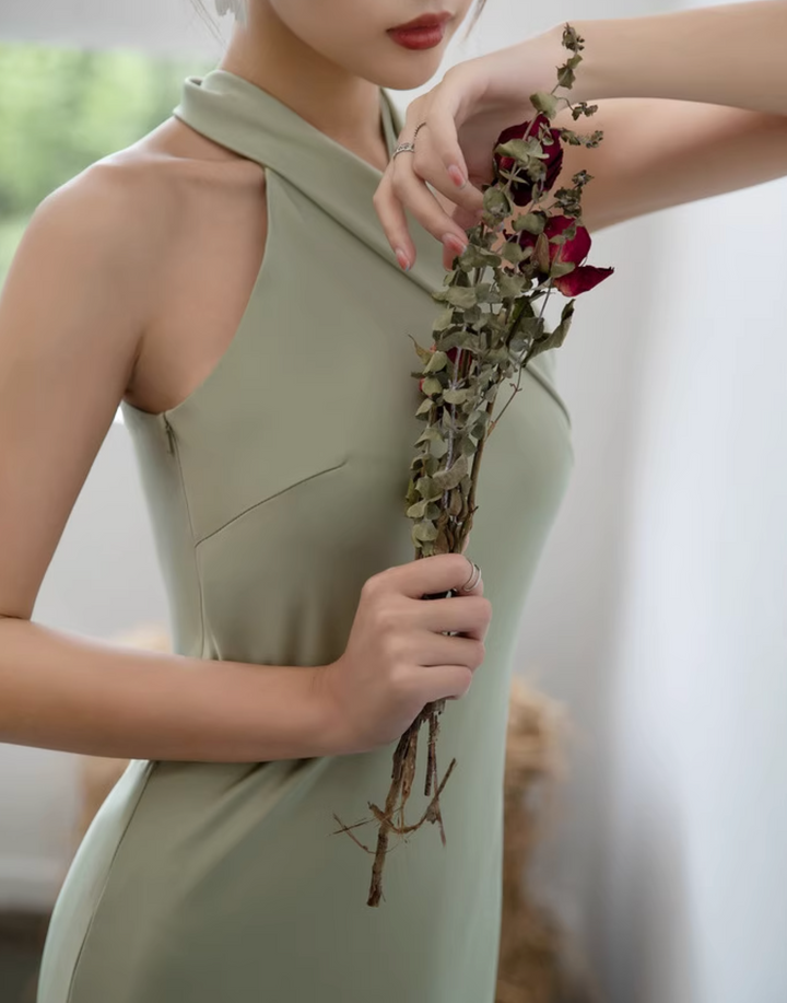 halter neck mermaid gown with cross-strap detail – SAGIIE