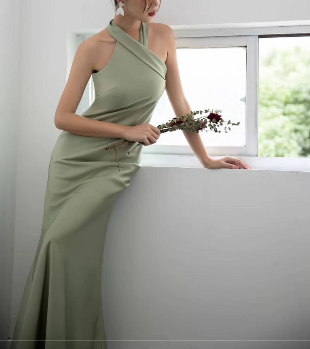 halter neck mermaid gown with cross-strap detail – SAGIIE