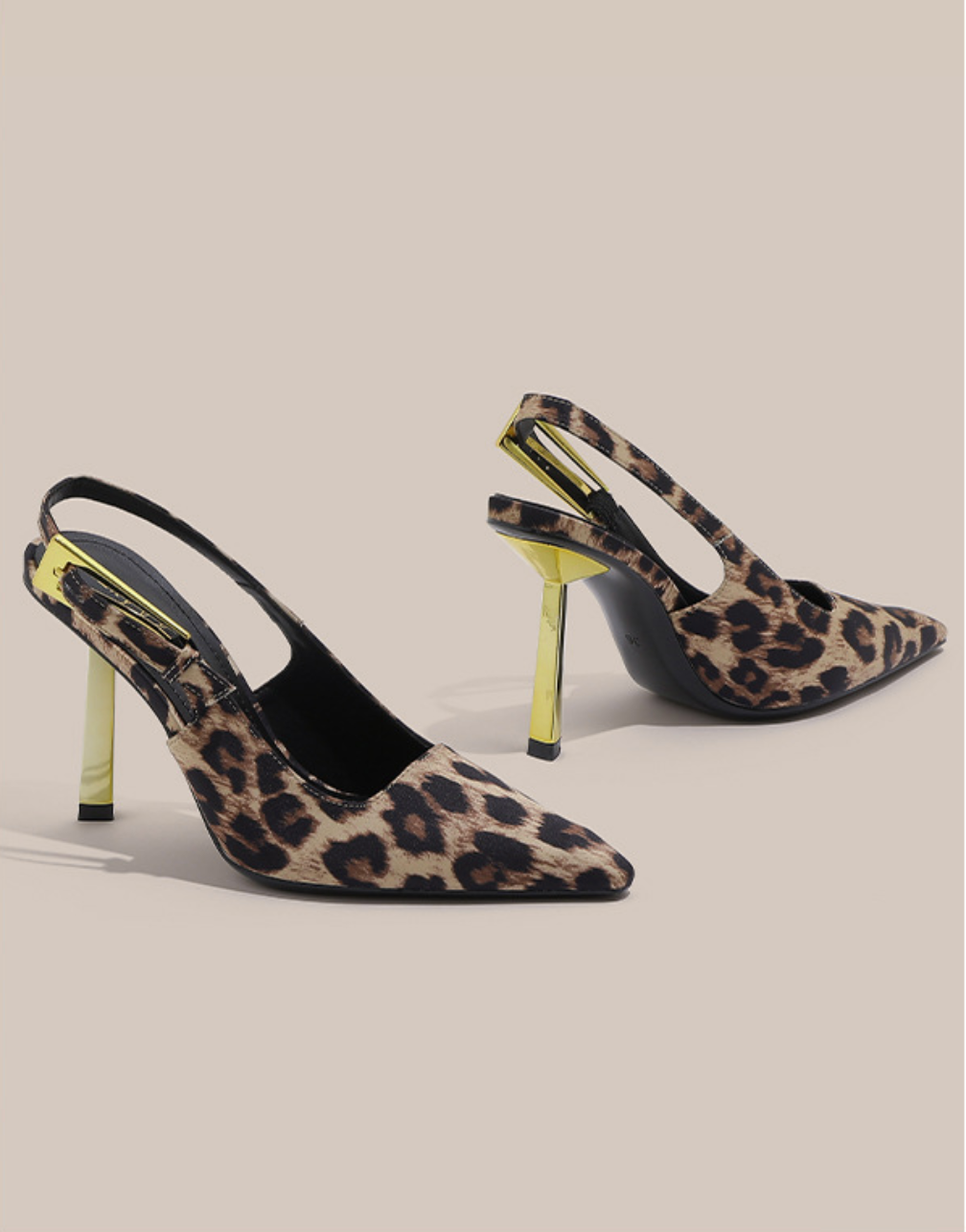 حذاء بكعب مدبب بإبزيم كريستالي – إيسمي