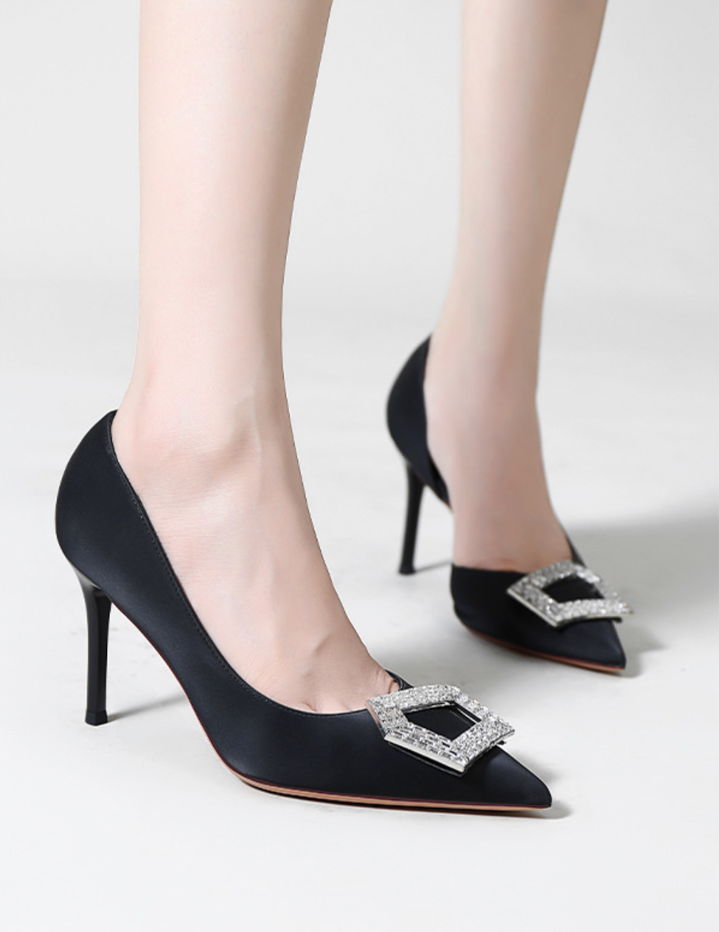 حذاء بكعب عالٍ بنقشة جلد النمر وكعب ستيليتو ذهبي – أريا