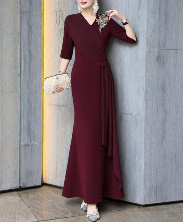 بدلة تنورة ببلوم مع حواف متباينة – نوار