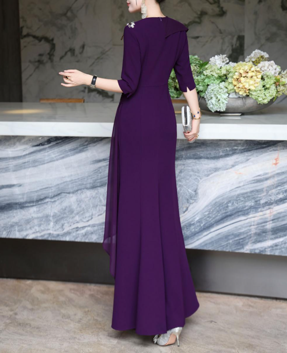 بدلة تنورة ببلوم مع حواف متباينة – نوار