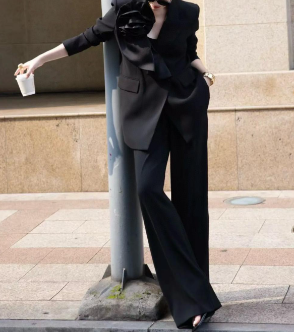 structured suit with oversized floral appliqué – PETAL