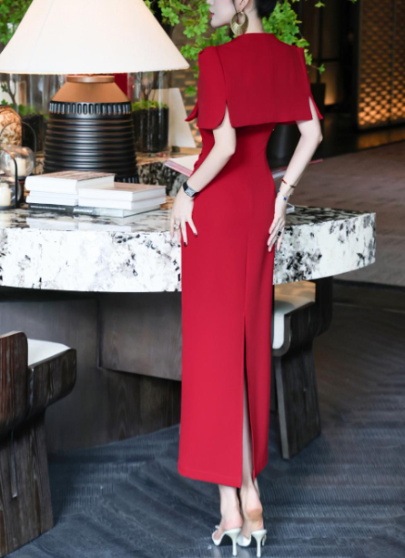 بدلة تنورة ببلوم مع حواف متباينة – نوار