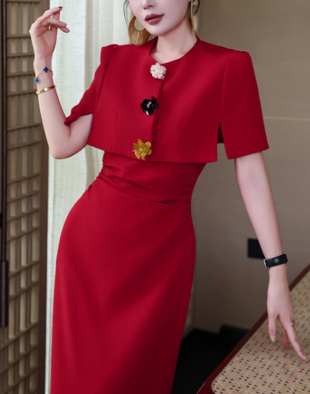 بدلة تنورة ببلوم مع حواف متباينة – نوار