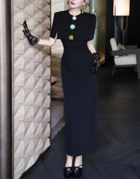 بدلة تنورة ببلوم مع حواف متباينة – نوار