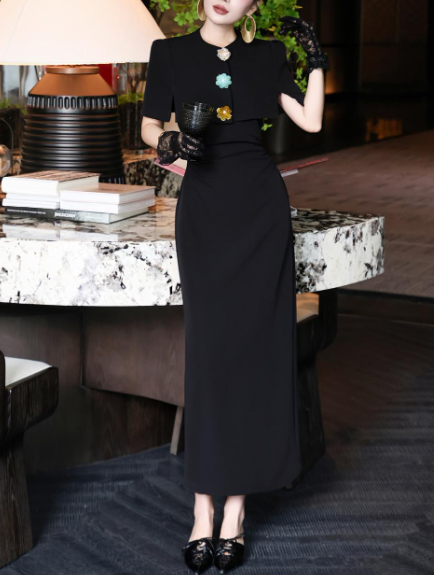 بدلة تنورة ببلوم مع حواف متباينة – نوار