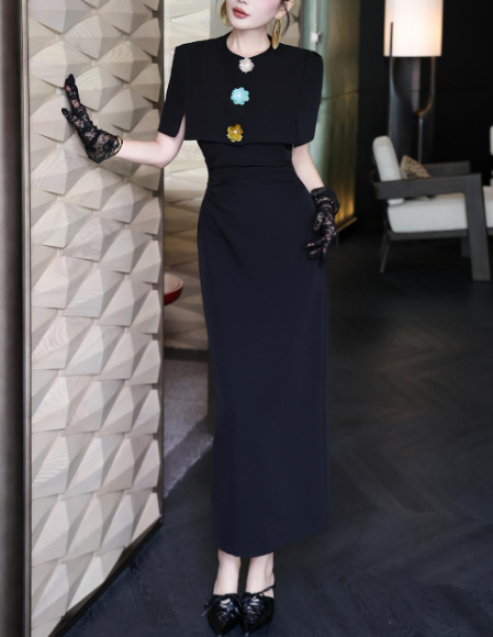 بدلة تنورة ببلوم مع حواف متباينة – نوار