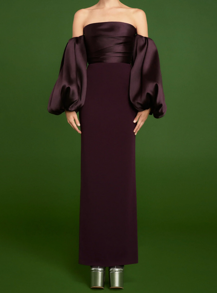 فستان ساتان مكشوف الكتفين بأكمام واسعة – باذنجان