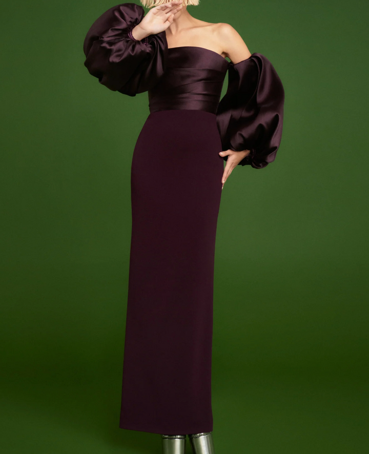 فستان ساتان مكشوف الكتفين بأكمام واسعة – باذنجان