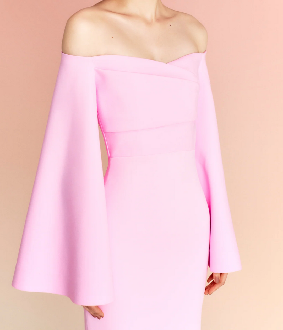 فستان عمودي بأكمام واسعة وأكتاف مكشوفة – أحمر الخدود