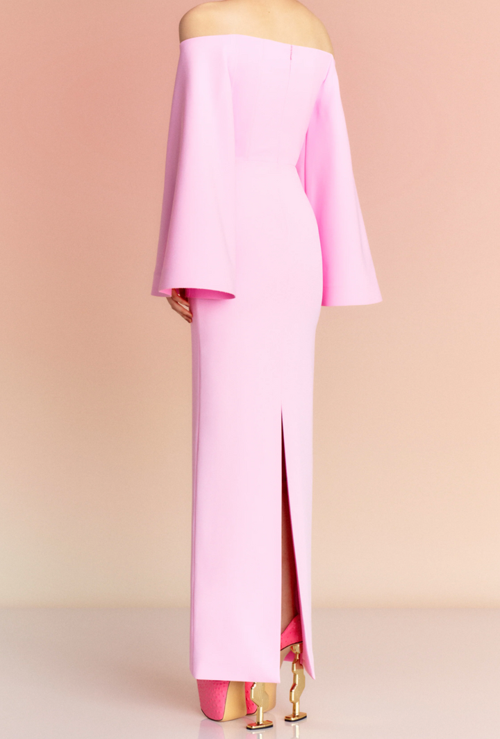 فستان عمودي بأكمام واسعة وأكتاف مكشوفة – أحمر الخدود