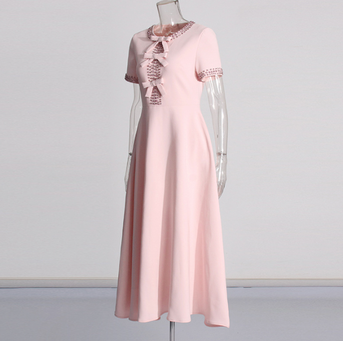 سترة مصممة خصيصًا بخصر بإبزيم وأكمام رفيعة - ميرلوت