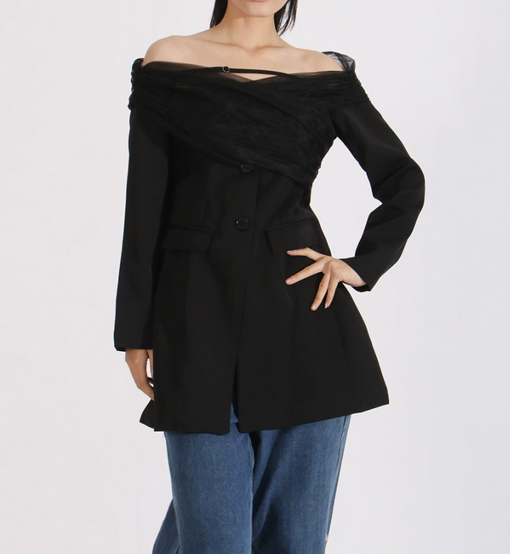 فستان بليزر قصير مكشوف الكتفين مع لفافة من التول – أورورا