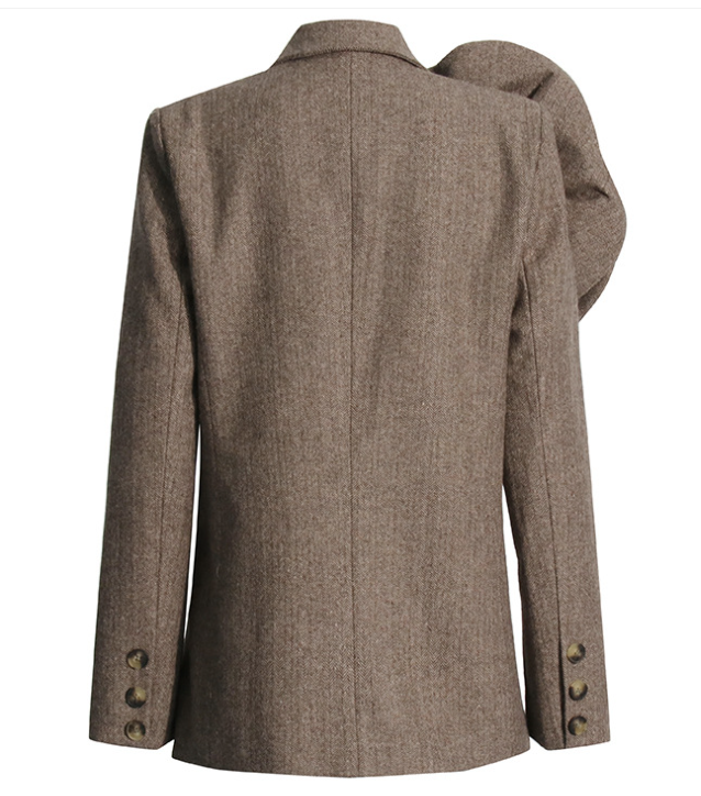 بدلة مصممة خصيصًا بأزرار ذهبية – مارون