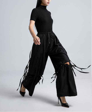 بدلة مصممة خصيصًا بأزرار ذهبية – مارون