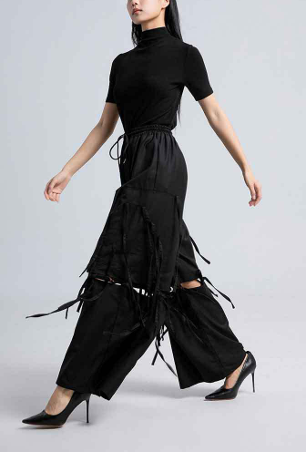 بدلة مصممة خصيصًا بأزرار ذهبية – مارون