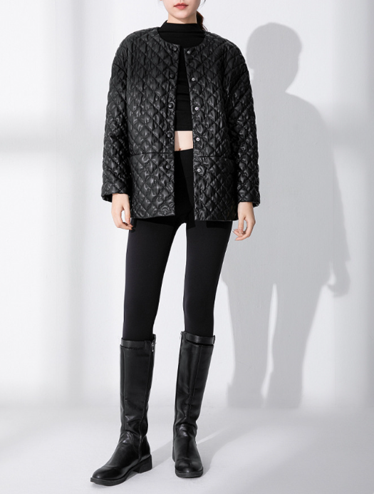 بدلة مصممة خصيصًا بأزرار ذهبية – مارون