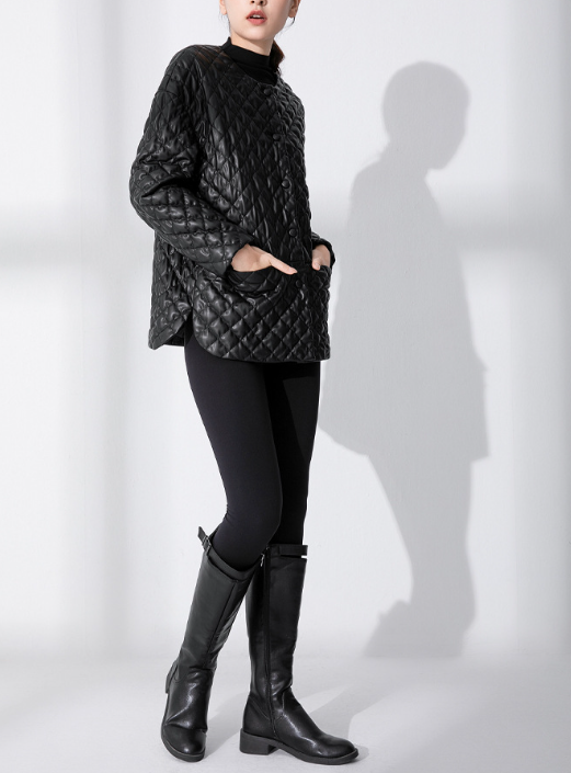 بدلة مصممة خصيصًا بأزرار ذهبية – مارون